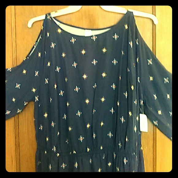 Old Navy Dresses & Skirts - NWT Old Navy Cold Shoulder Waisted Dress